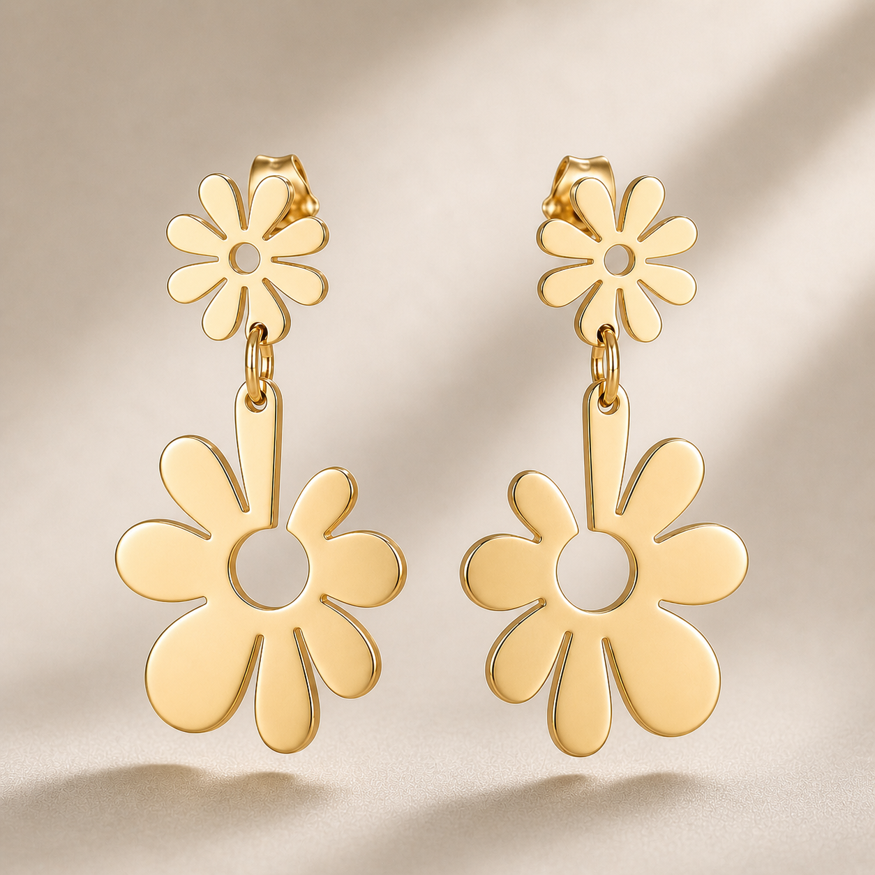 Cercei Flori Decupate Oțel Inoxidabil 3.2 cm Placat Aur 18K PVD - Hipoalergenici - CM1449