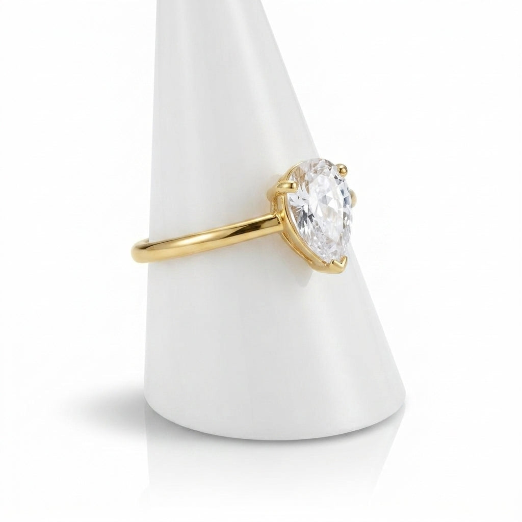 Inel de Logodnă Solitaire Pară cu Zirconiu Cubic Oțel Inoxidabil Placat Aur 18K PVD - Hipoalergenic - IND1472