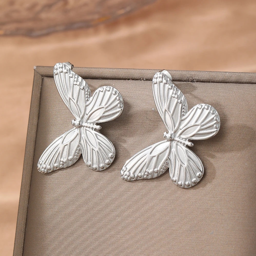 Cercei Fluture din Oțel Inoxidabil 3.5cm x 2.7cm – vedere laterală