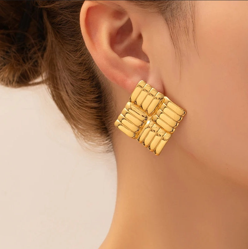Cercei Geometric din Oțel Inoxidabil 2.5 cm – vedere laterală