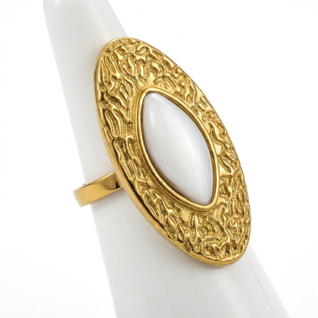 Inel Oval texturat piatră albă Perlă Oțel Inoxidabil Placat Aur 18K PVD - Hipoalergenic - IND1668