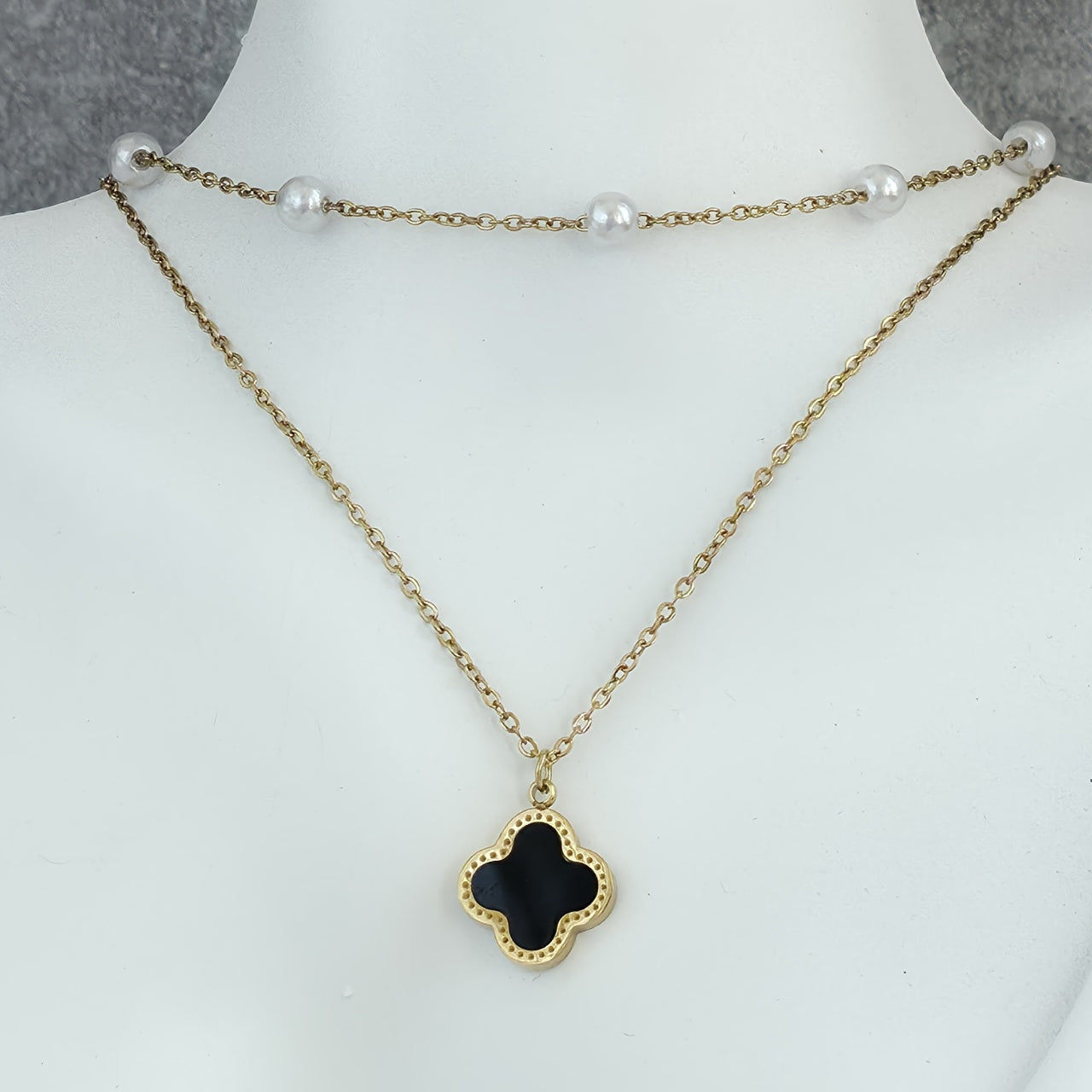 Lănțișor Inox Auriu Dublu Layered cu Perle și Pandantiv Trifoi Negru Alhambra - Elegant - Hipoalergenic