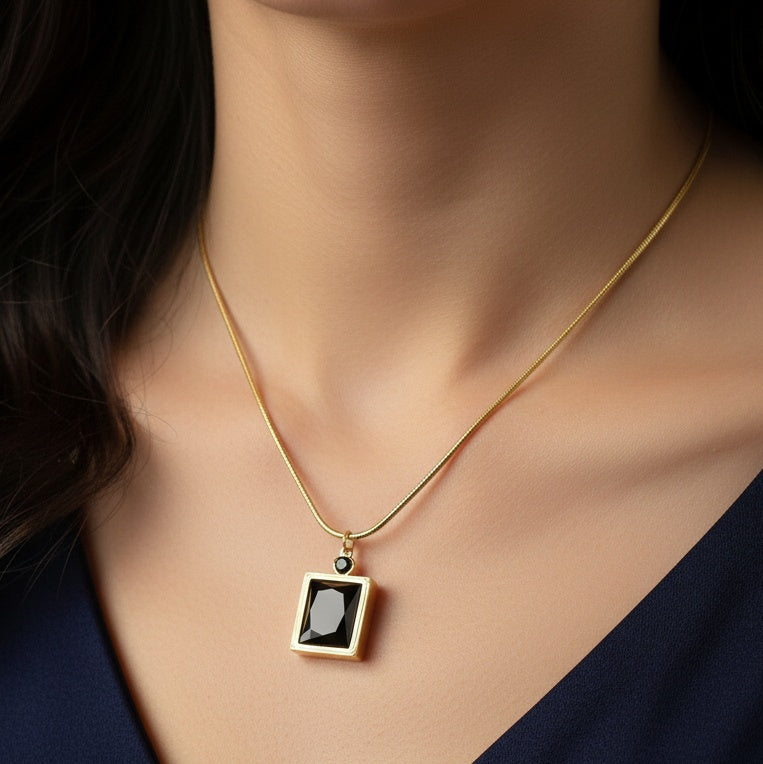 Lănțișor Inox Snake Auriu cu Pandantiv Onix Negru - Elegant - Hipoalergenic