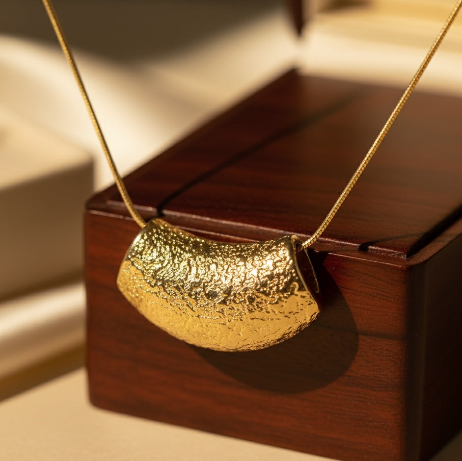 Lănțișor Inox Snake Auriu cu Pandantiv Semilună - Statement - Hipoalergenic