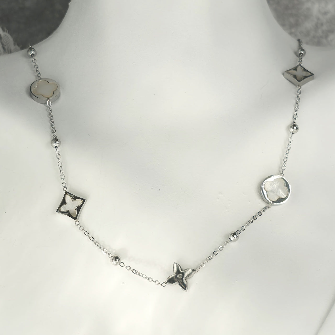 Lănțișor Inox Station Argintiu cu Motive Florale Sidef - Elegant - Hipoalergenic