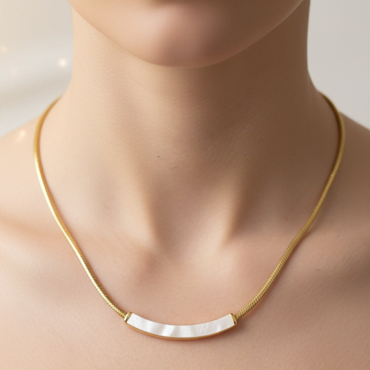 Lănțișor Inox Snake Auriu cu Pandantiv Bară Sidef - Modern-Elegant - Hipoalergenic