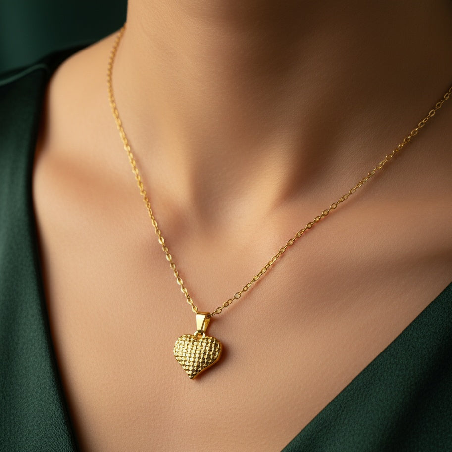 Lănțișor Inox Cable Auriu cu Pandantiv Inimă Texturat - Romantic - Hipoalergenic