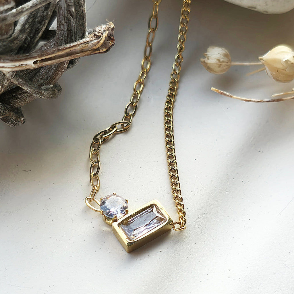 Lănțișor Inox Figuraro Auriu cu Pandantiv Cristal Baguette - Glam - Hipoalergenic