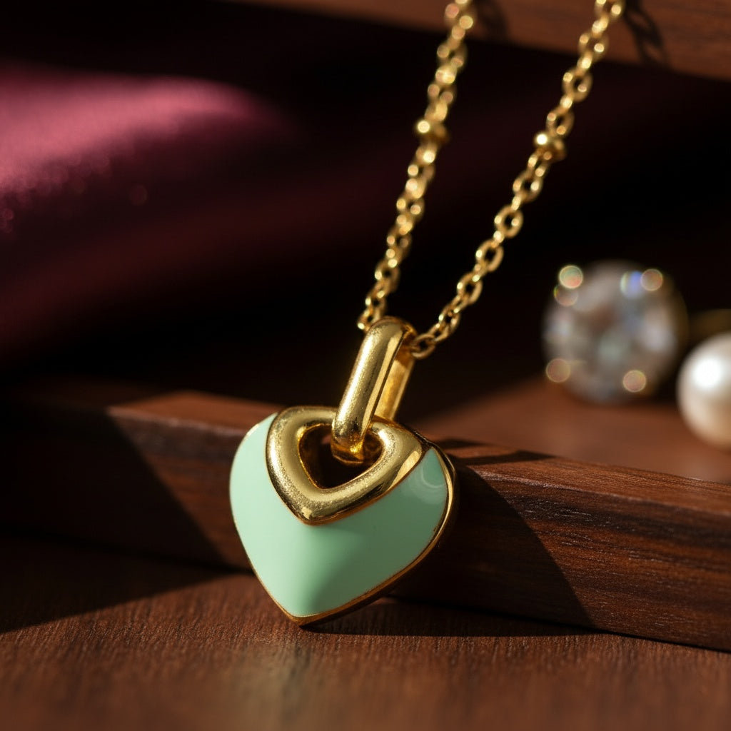Lănțișor Inox Cable Auriu cu Pandantiv Inimă Email Verde - Romantic - Hipoalergenic