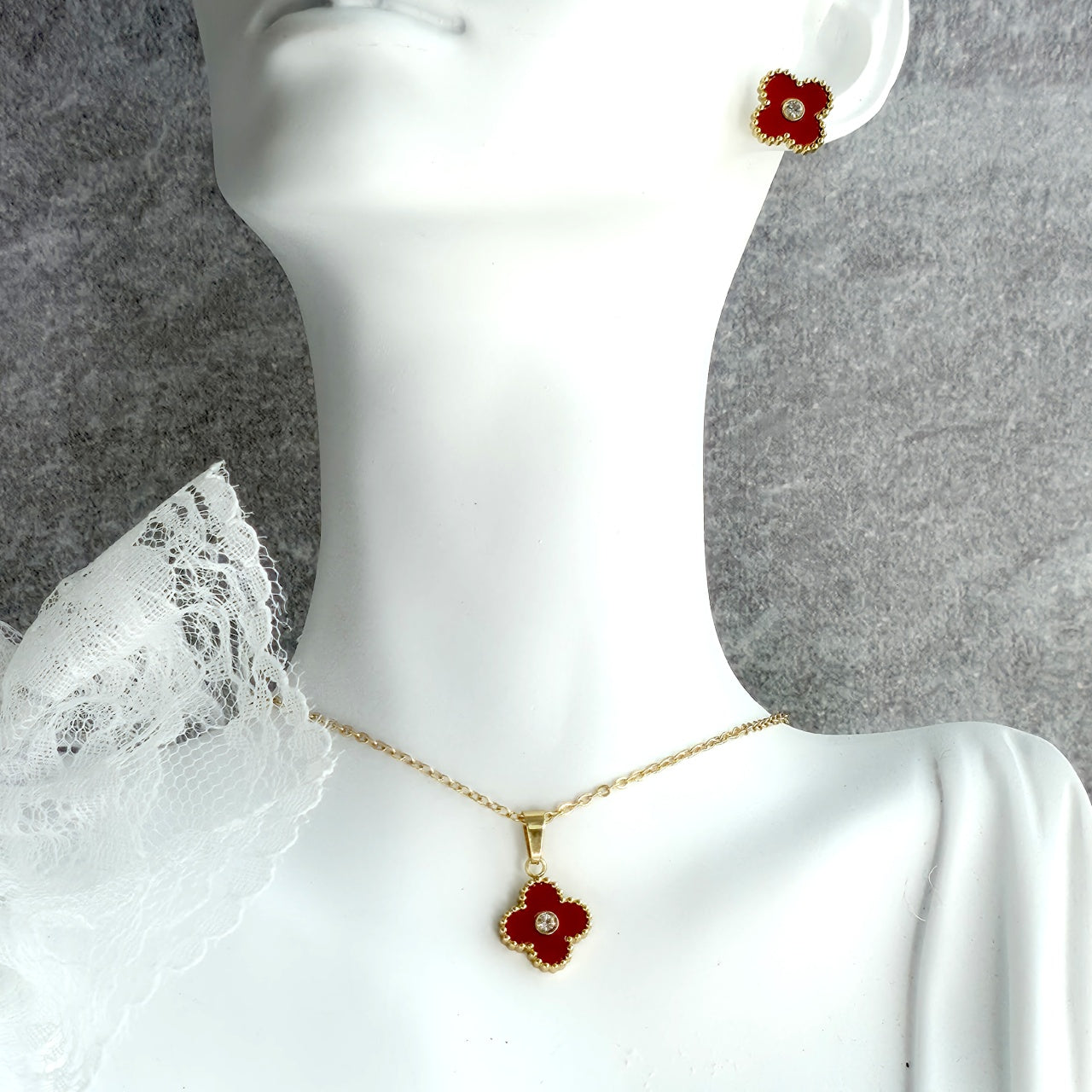 Set Lănțișor și Cercei Inox Auriu cu Pandantiv Trifoi Roșu Alhambra - Elegant - Hipoalergenic