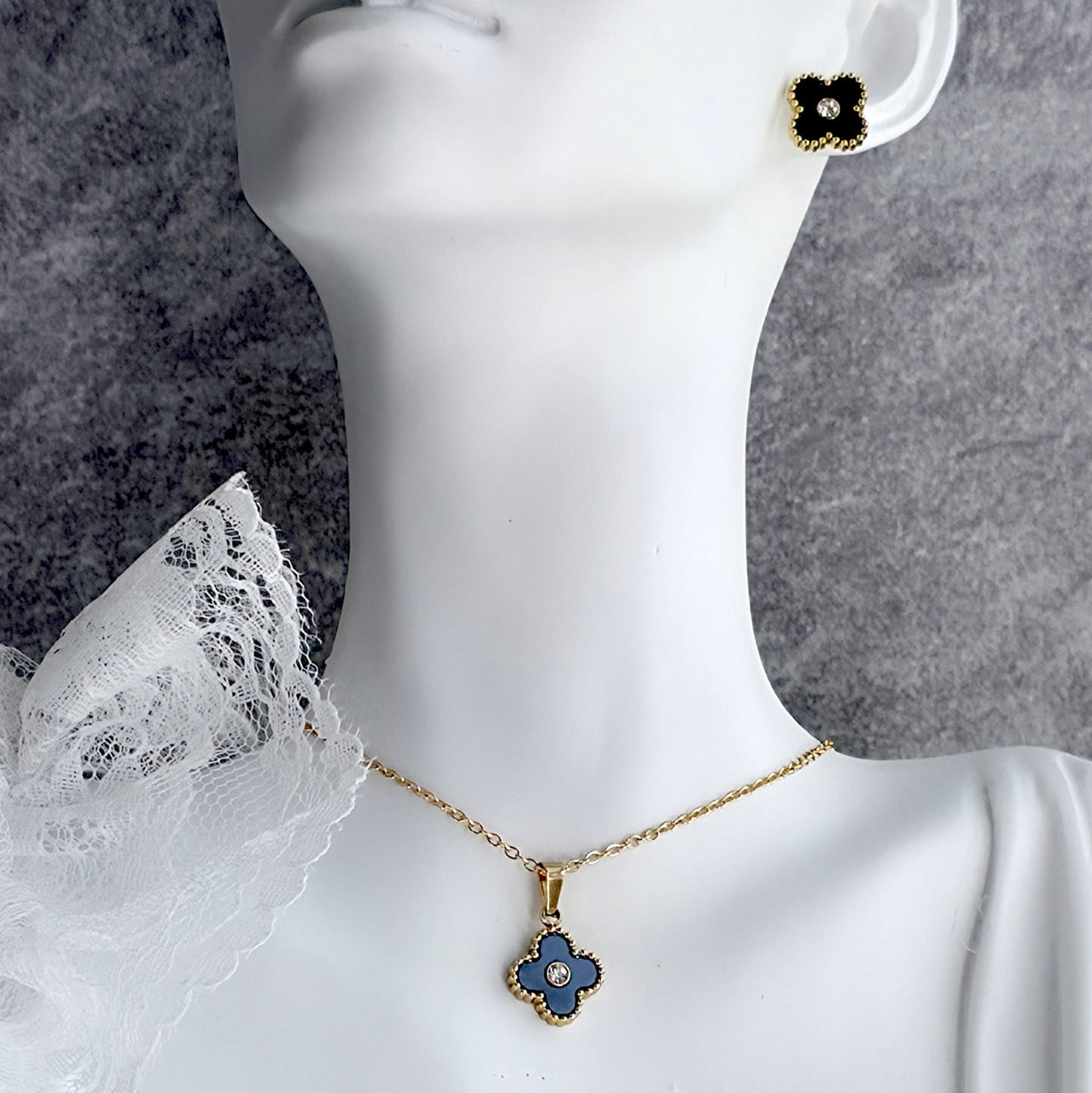 Set Lănțișor și Cercei Inox Auriu cu Pandantiv Trifoi Negru Alhambra - Elegant - Hipoalergenic