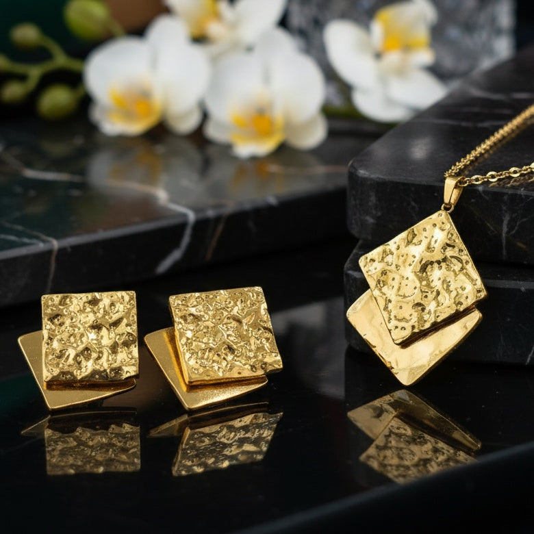 Set Lănțișor și Cercei Inox Auriu Pătrat Hammered - Artizanal - Hipoalergenic