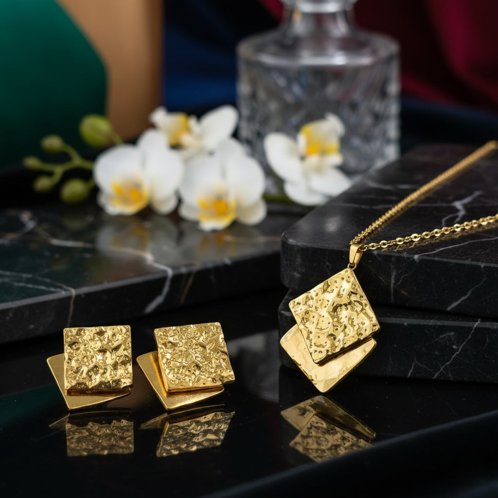 Set Lănțișor și Cercei Inox Auriu Pătrat Hammered - Artizanal - Hipoalergenic