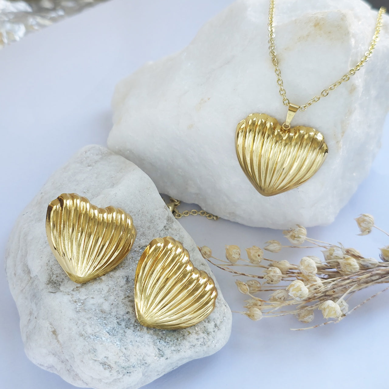 Set Lănțișor și Cercei Inox Auriu Inimă Canalată - Romantic - Hipoalergenic