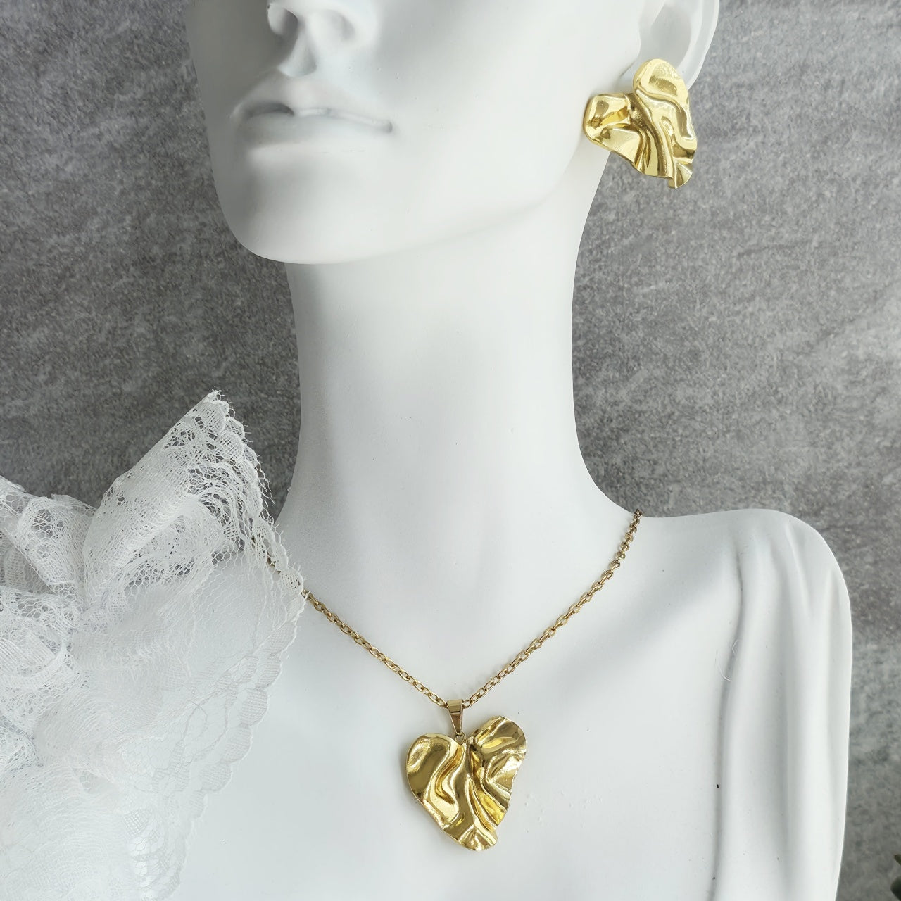 Set Lănțișor și Cercei Inox Auriu Inimă Sculptata Crinkled - Statement - Hipoalergenic