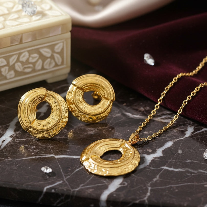 Set Lănțișor și Cercei Inox Auriu Disc Texturat cu Decupaj - Statement - Hipoalergenic