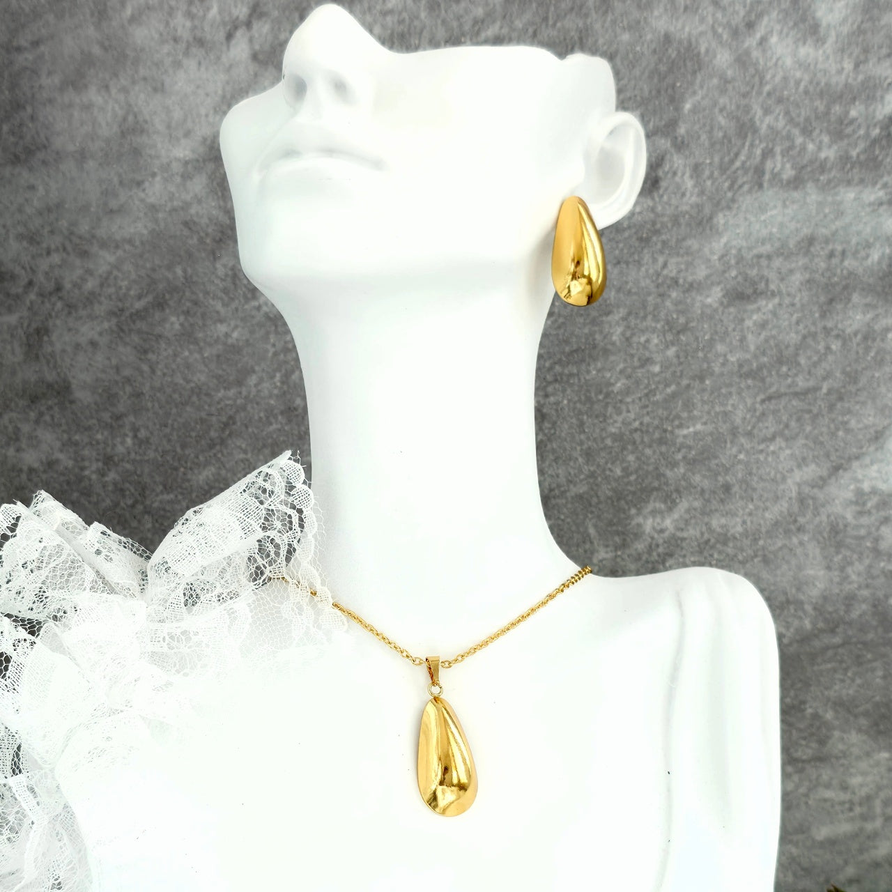Set Lănțișor și Cercei Inox Auriu cu Pandantiv Picătură - Minimalist - Hipoalergenic
