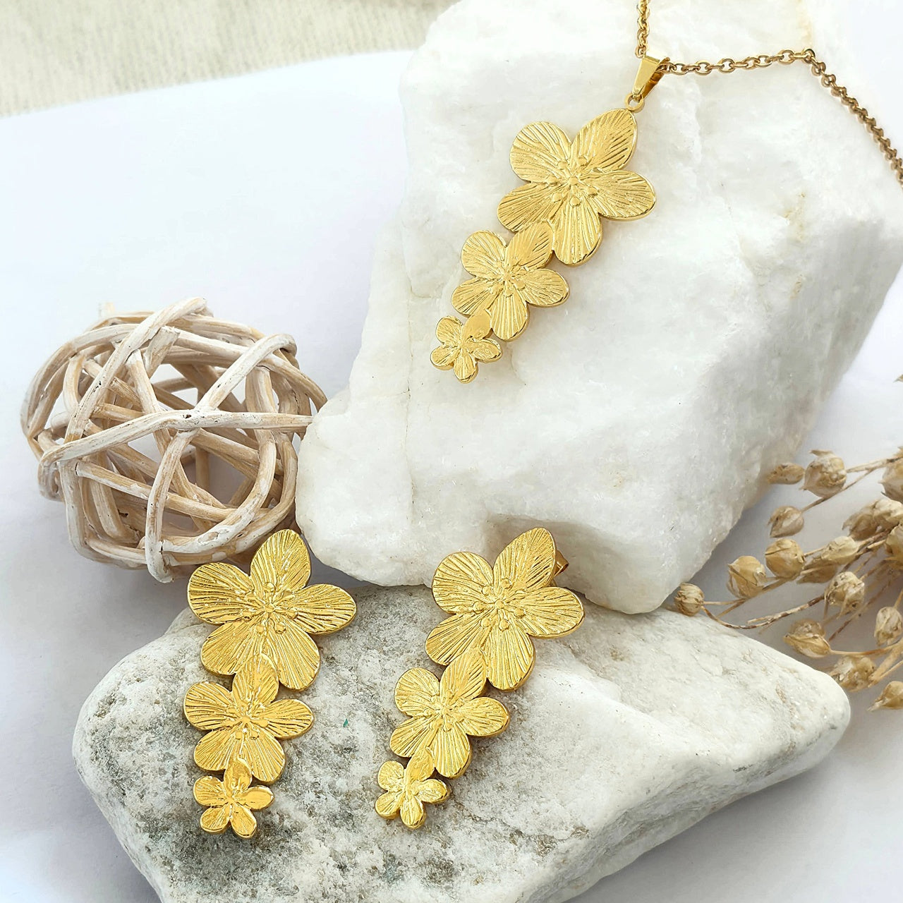 Set Lănțișor și Cercei Inox Auriu cu Pandantiv Cascadă Flori - Romantic - Hipoalergenic