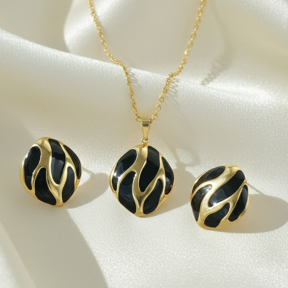 Set Lănțișor și Cercei Inox Auriu-Negru cu Motiv Flăcări - Elegant - Hipoalergenic