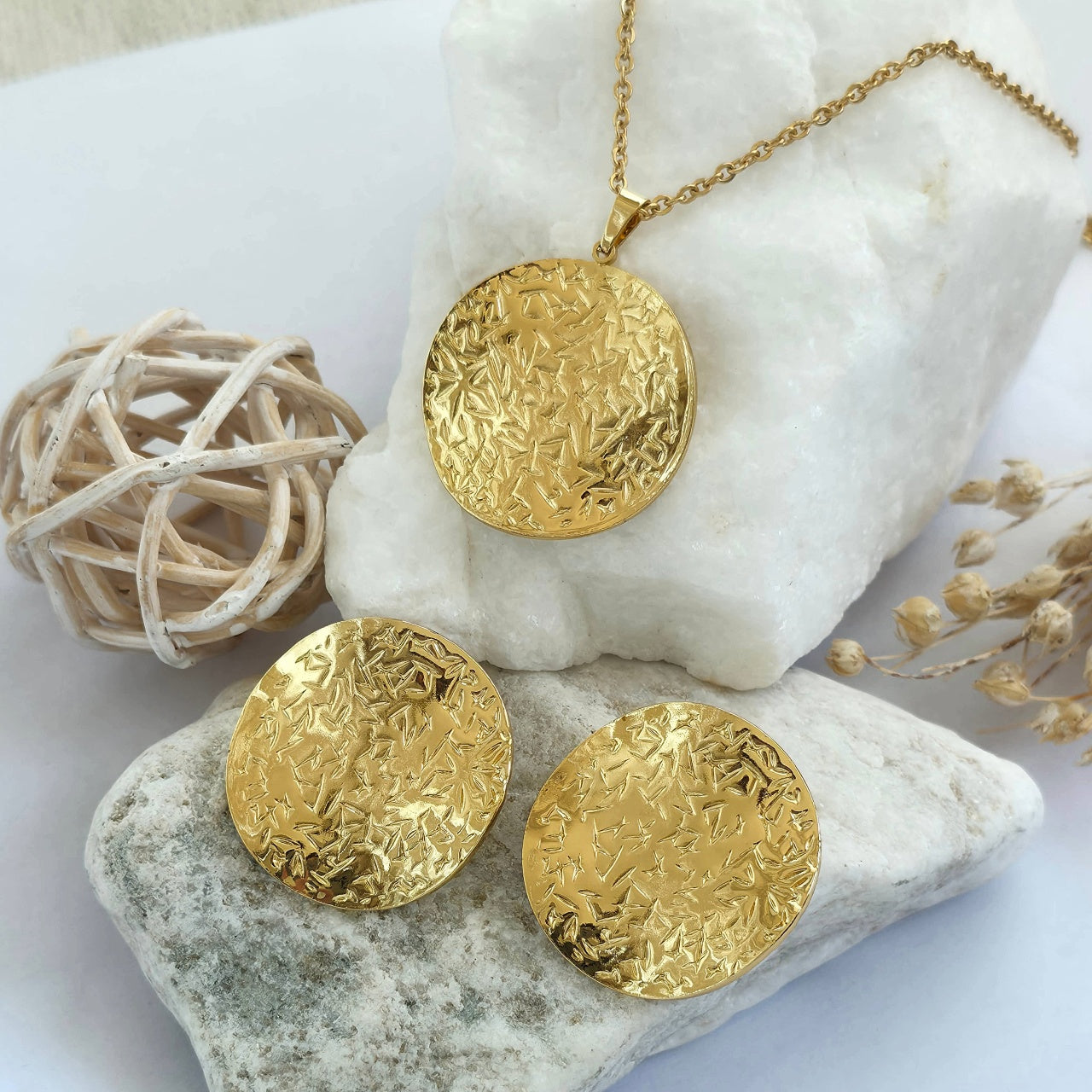 Lănțișor Inox Cable Auriu cu Pandantiv Disc Texturat Hammered - Boho - Hipoalergenic