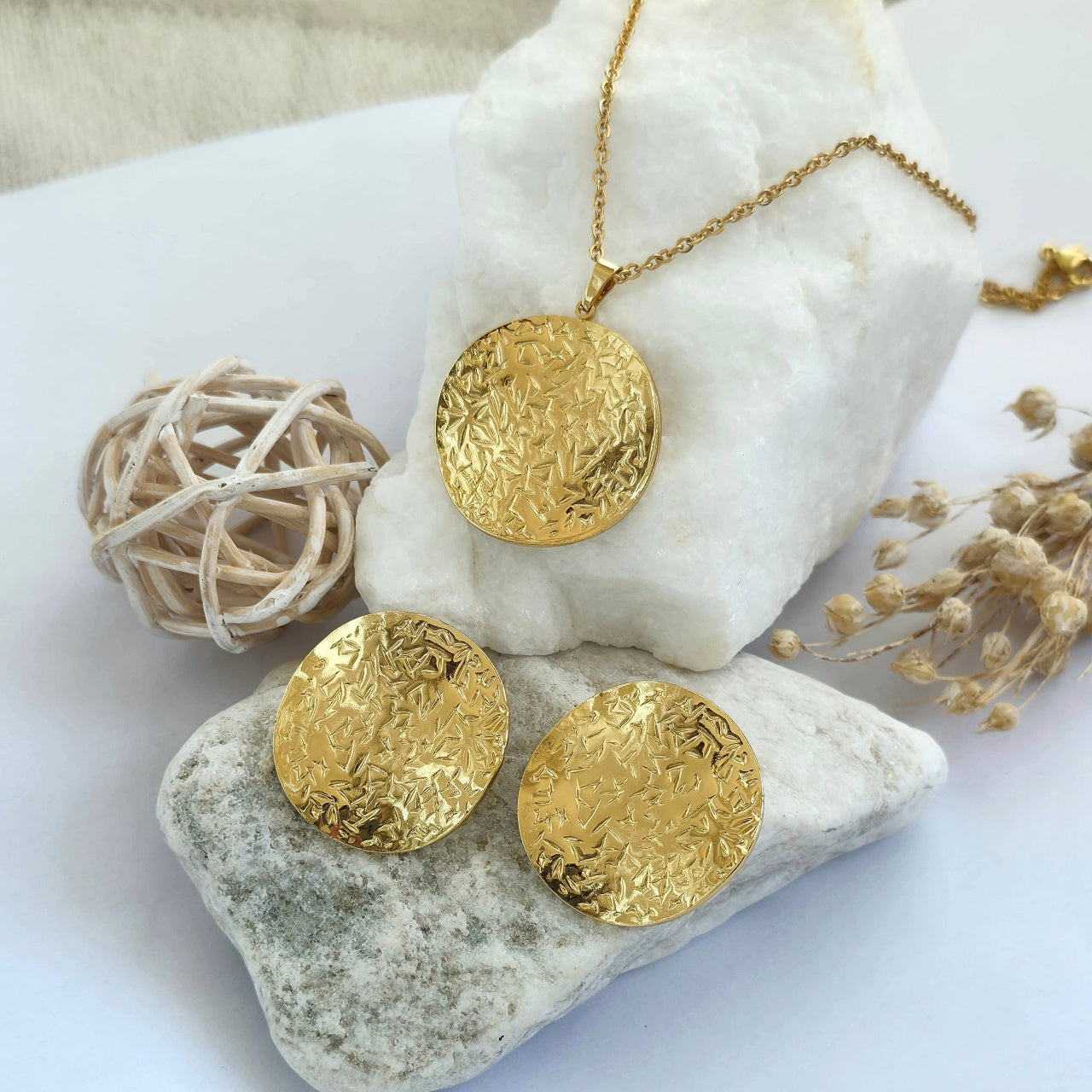 Lănțișor Inox Cable Auriu cu Pandantiv Disc Texturat Hammered - Boho - Hipoalergenic