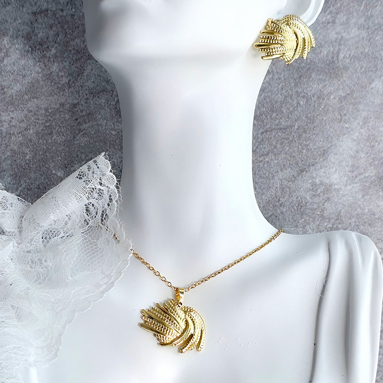 Set Lănțișor și Cercei Inox Auriu Pană în Spirală - Exotic - Hipoalergenic