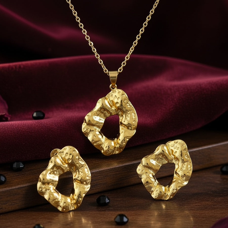 Set Lănțișor și Cercei Inox Auriu Formă Organică cu Decupaj - Artizanal - Hipoalergenic