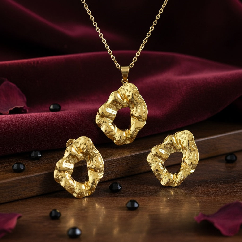 Set Lănțișor și Cercei Inox Auriu Formă Organică cu Decupaj - Artizanal - Hipoalergenic